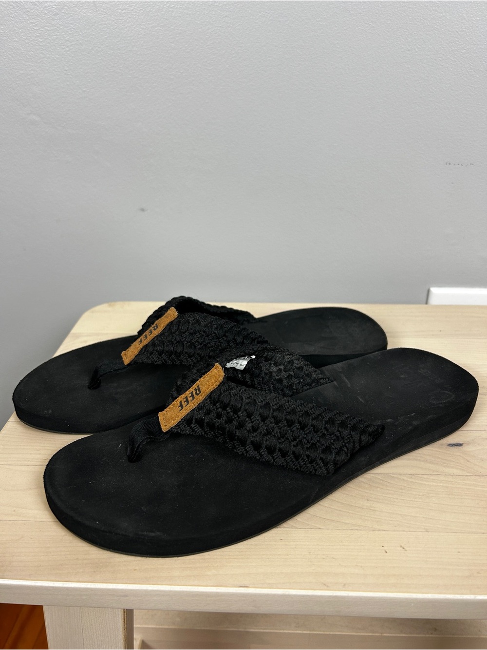 REEF Braided Strap Flip Flops Black Sz 9 Casual Relaxed Beach Bum Travel Coastal